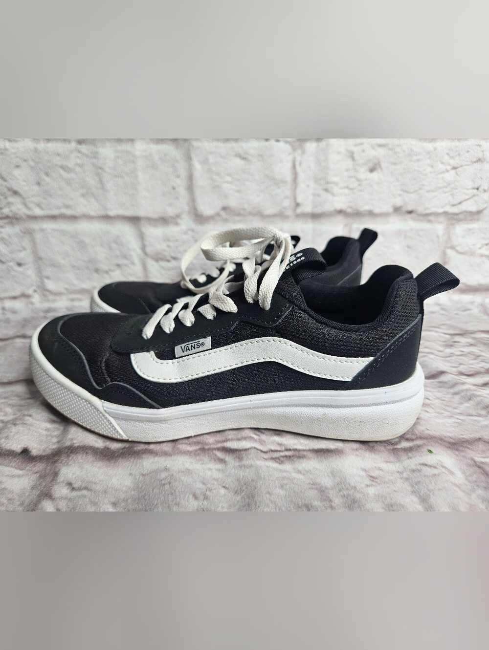 Vans UltraRange EXO Women's Size 6.5 Black White Sneakers Shoes